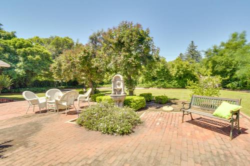 8 Mi to Dtwn Spacious Home with Fire Pit in Fresno!