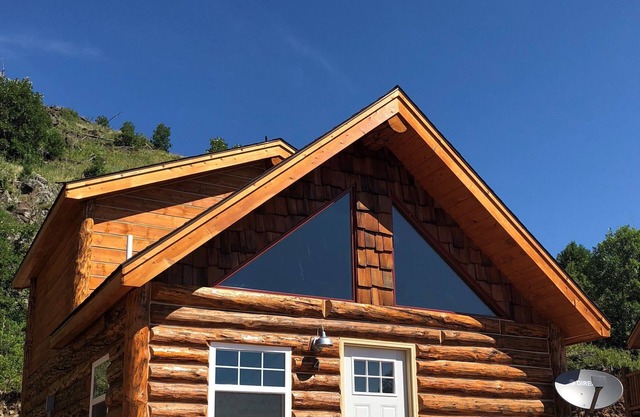 8 miles to Mount Rushmore - Sleeps 2 to 6