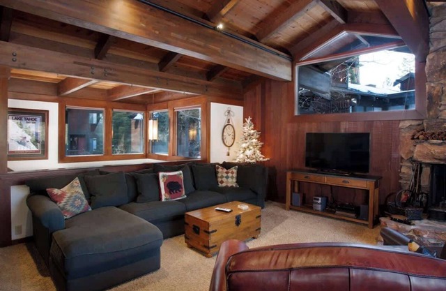8 miles to Ski Palisades Tahoe-Alpine|Walk to Town