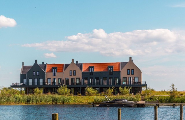 8-people flat with 4 bedrooms and 2 bathrooms