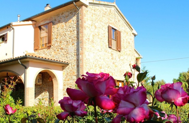 8 RIBOCCHI HOLIDAY HOME: THREE-ROOM APARTMENT WITH POOL SEA, THERMAL BATHS AND VILLAGES