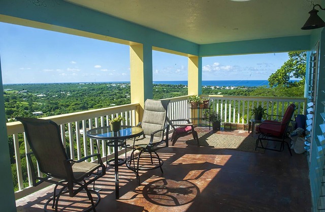 80 degrees plus Year Round, 5 mins to beaches and Frederiksted Town