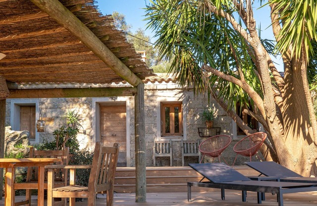 80m2 former sheepfold between sea and mountain