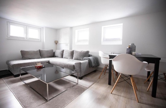 80qm - 4 rooms - private parking - Keller-Basement - MalliBase Apartments