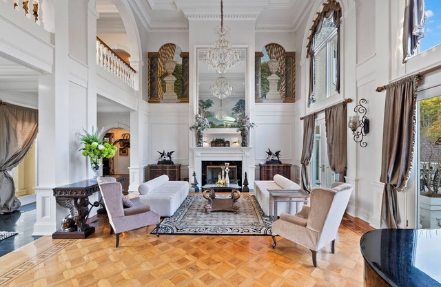 8BR 8BA Luxury Home, Olympic Sized Pool, 5 Mins to Buffalo Trace