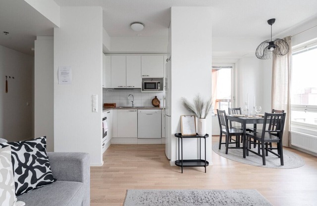 8th Floor 1BR Home with Sauna, Balcony & Views