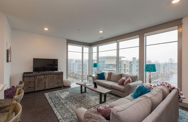 8th South Modern Condo Near Downtown