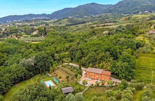 9 bedroom Lucca villa