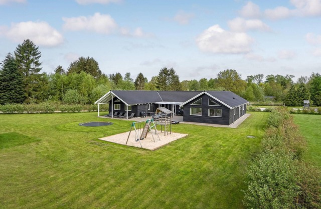 9 bedroom stunning home in Glesborg