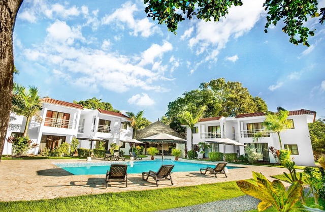 9 BR, Sleeps 14, Sosua Private Mini Resort, Walking distance from beach +Bonus