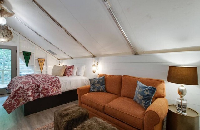 #9 Hogwarts Luxury Glamping Tent Hogwarts Theme