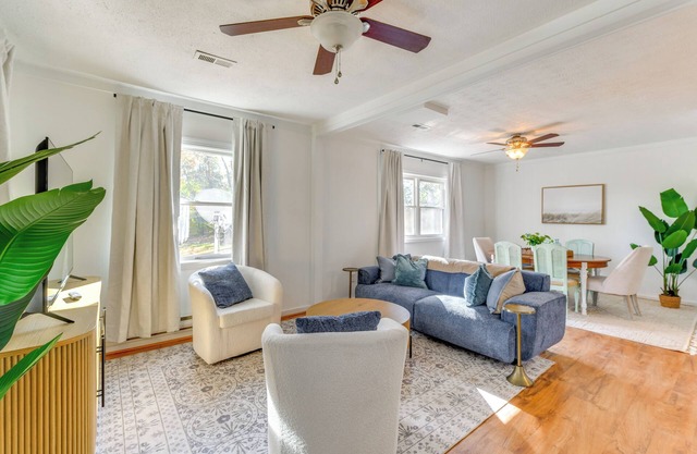 9 Mi to Colonial Beach: Charming Cottage w/Yard!