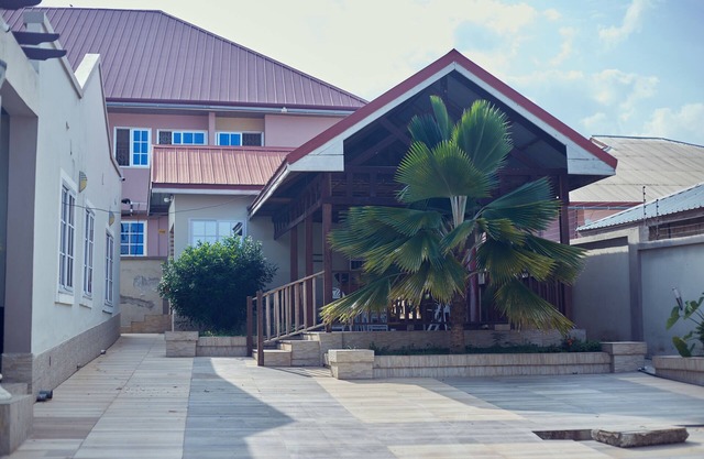 9 ROSES HOTEL
