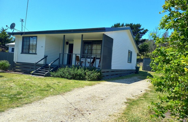 90 Mile Beach House- Walk to the beach