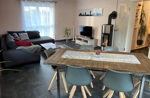90 qm Wohnung, Klima in den Schlafzimmern, 3 Zimmer, Balkon & große Küche - In Seenähe, schnell in der Stadt