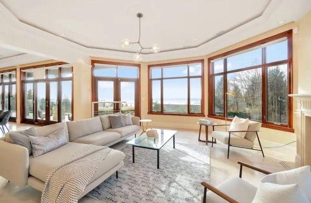 9000 sqft Mansion Heated Pool Hottub Sauna and Theater