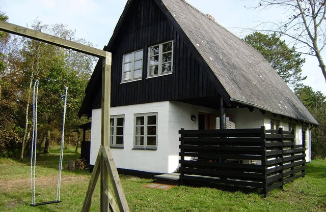 92 m2 summer house situated on 47.000 m2 nature/forest land. Free Wi-fi.