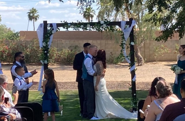 99 Palms Event Venue: Barn, grass, pool, games, 6 beds