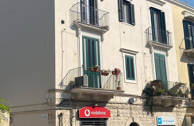 A 10-minute drive from Bari airport. Cozy and luxurious apartment