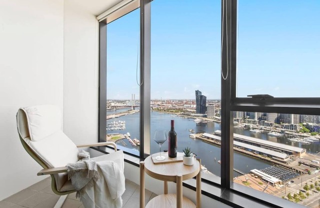 A 2BR Apt with Amazing Harbor Views, FREE Parking