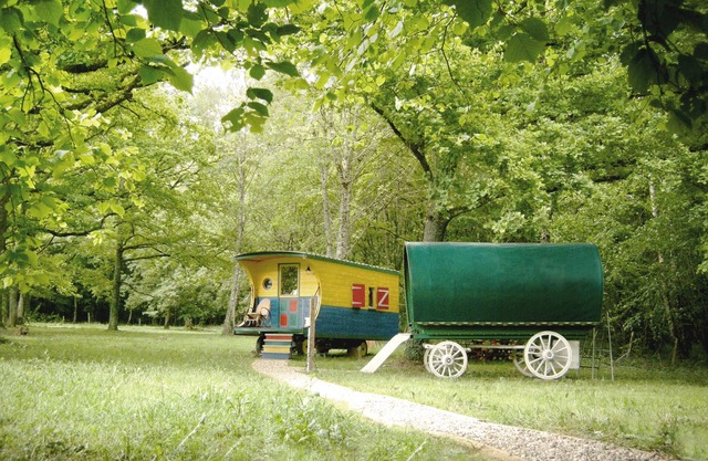 A 4-trailer camp