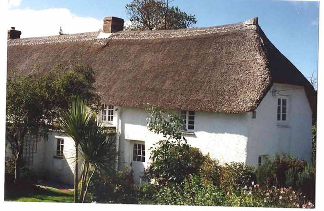 A beautiful 250 year old thatched cottage close to Frenchman's Creek. 2 bedrooms