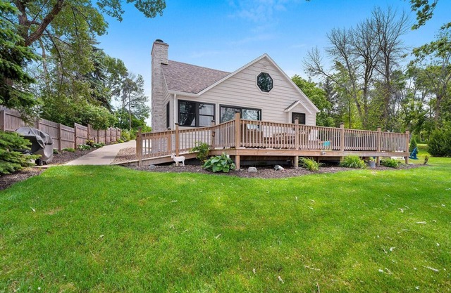 A beautiful bayside cottage perfect for family stays!