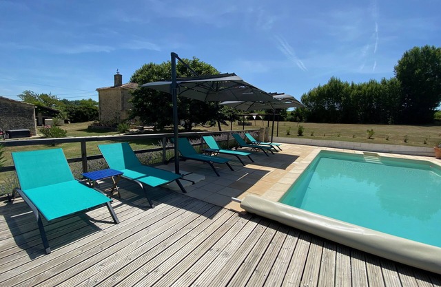 A beautiful cottage in tranquil Bordeaux wine countryside, South West France