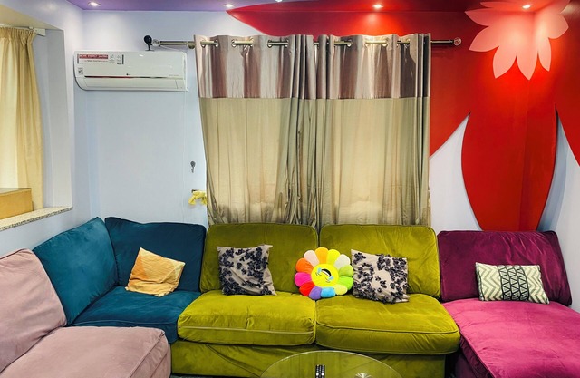 A Beautiful Villa with Jacozzi in London