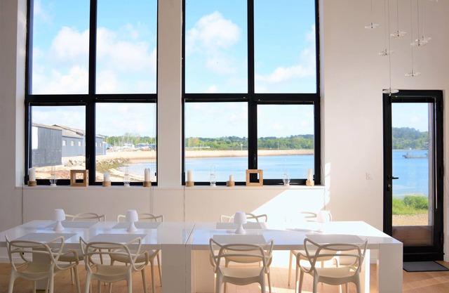 A boathouse on the Beach, sea view, 4 bedrooms