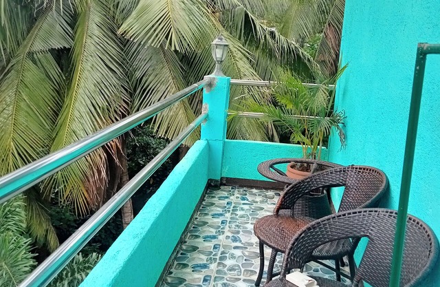 A budget accomodation with 5 rooms and easy to access to all bars and island tou