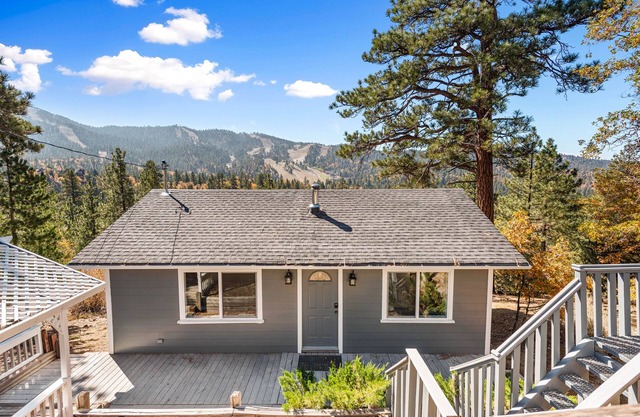 A/C Central Air ! 5 STAR! BEAUTIFUL SLOPE VIEW! Close to everything.