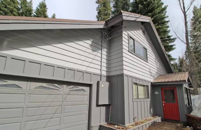 A/C, Hot Tub, Outdoor Dining, Lawn Games & dog friendly. 4BR / 3.5ba / sleeps 9