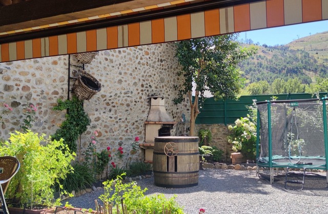 "A CASONA DO BARCO" Big house with porch and garden