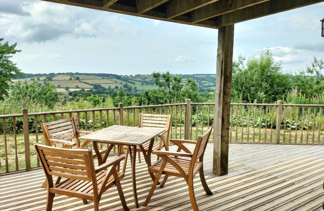 A charming ground-floor cottage with scenic valley views