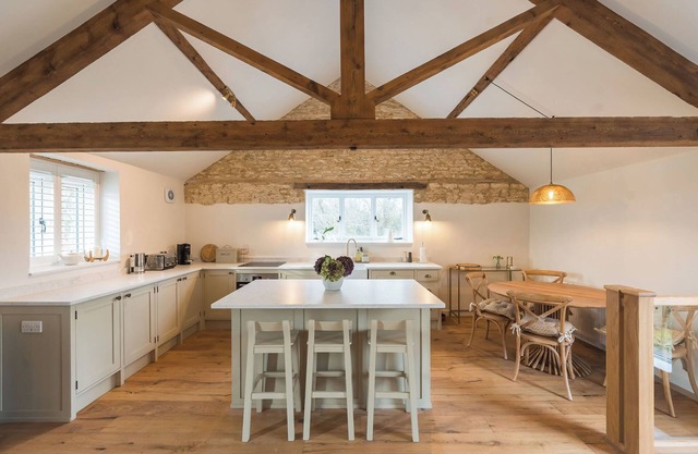 A charming retreat nestled in the picturesque hamlet of Reybridge.