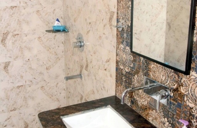 A Comfortable Villa With Touch of Culture in City