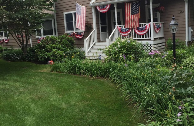 A Cotuit Escape- located on Main Street steps from Kettleer baseball park