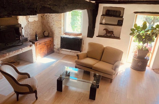A country house in a green setting in the heart of the Loire castles