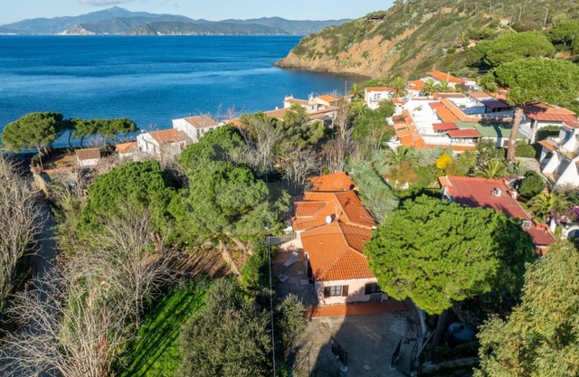 A DUE PASSI DAL MARE - A DUE PASSI DAL MARE