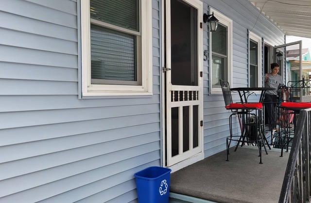 A family friendly Beach cottage located a block from beach and boardwalk!!!
