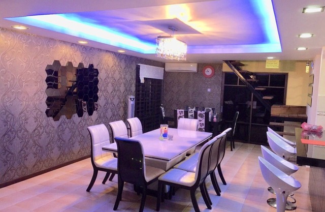 A famosa luxury villa 6 rooms 4 bath private pool karaoke