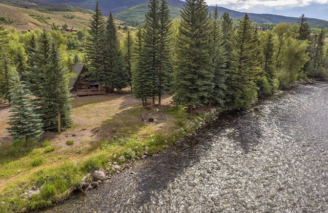 A-Frame Cabin On The Blue River, Big Deck, Fishing, Easy Drive to Town