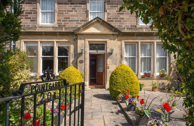 A generous, elegant front-line Victorian property with stunning sea, golf & offshore island views.