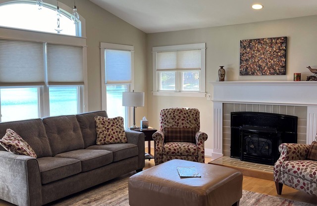 A Great FAMILY READY Four Season Lake House.