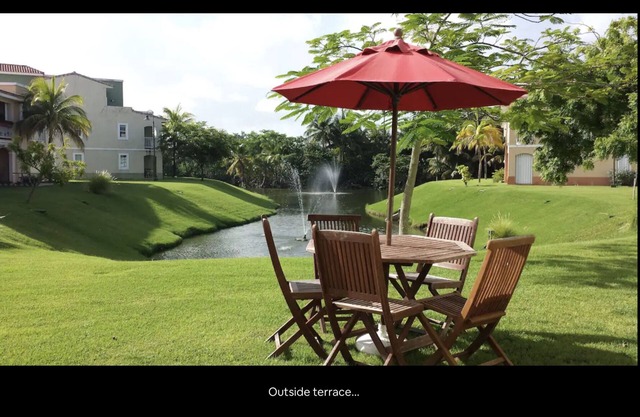 A Great Relaxing Villa with lake view and a few steps from the pool