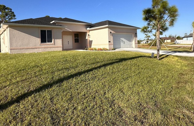A HOME AWAY FROM HOME - Nestled in the quiet surroundings of Cape Coral Fl