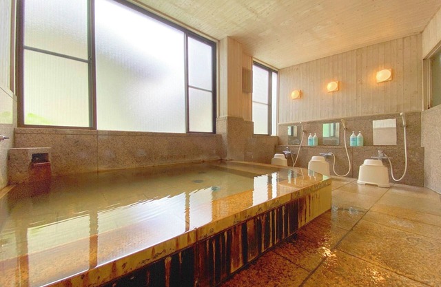 A hot spring inn located in the Chiku Gorge surrou/Haibaragun Shizuoka