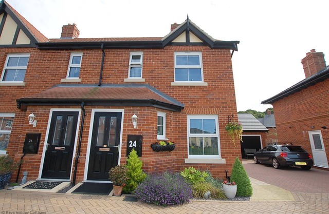 A house that sleeps 4 guests in 2 bedrooms