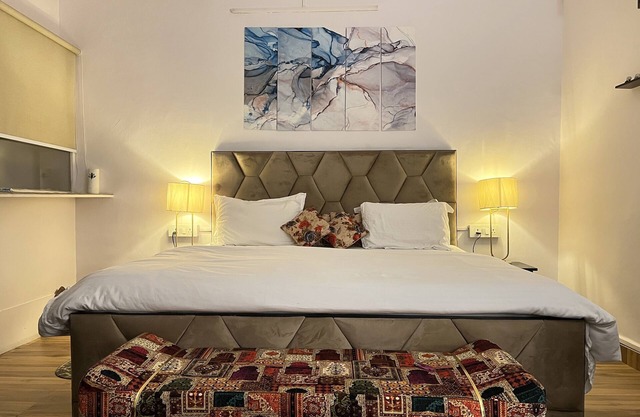 A king size bed and urban retreat in the heart of Hauz Khas Village.